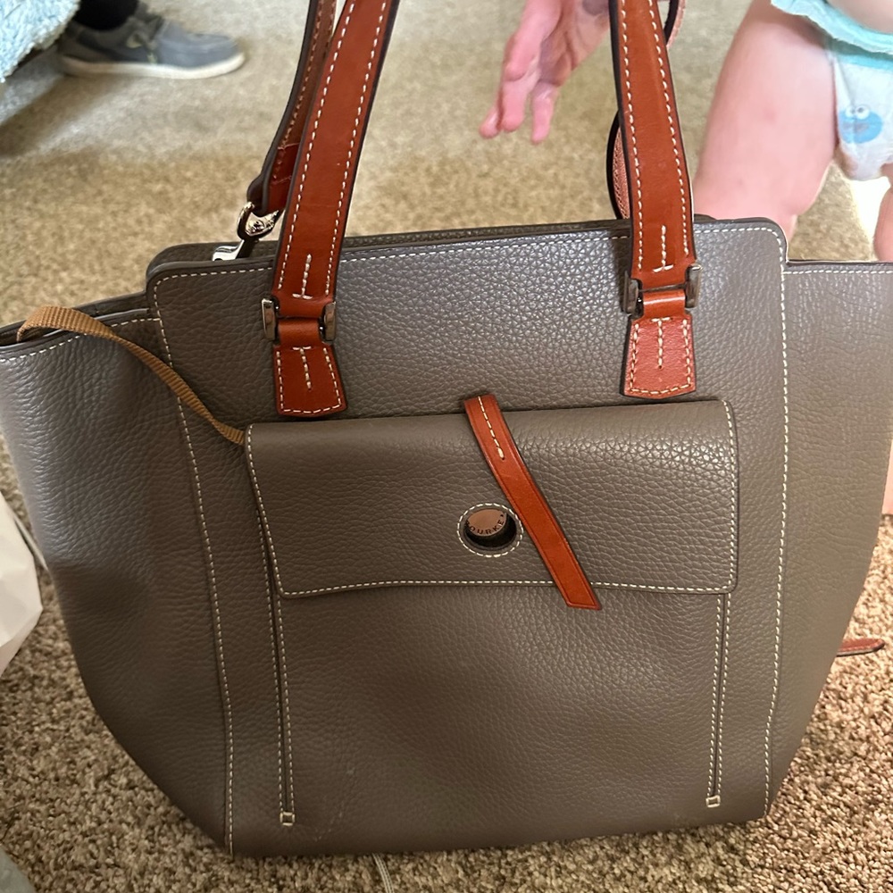 Dooney & Bourke handbag. Excellent condition! 🖤